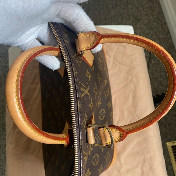 LV Alma Monogram - Picture 8 of 15